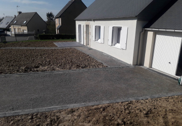 Aménagement de Cour et Pose de Pavés Béton Gris à Saint-Brieuc avec M2TP