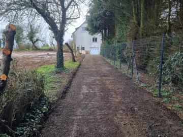 Nivellement du chemin d'accès 