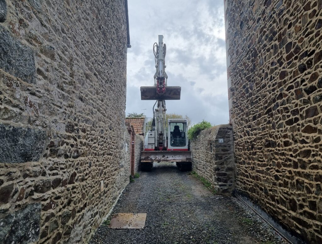 Accès étroit pour la pelle