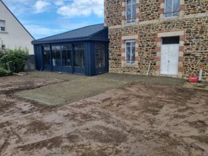 Terrassement et empierrement pour une future terrasse avec accès difficile sur la commune d’étable sur mer