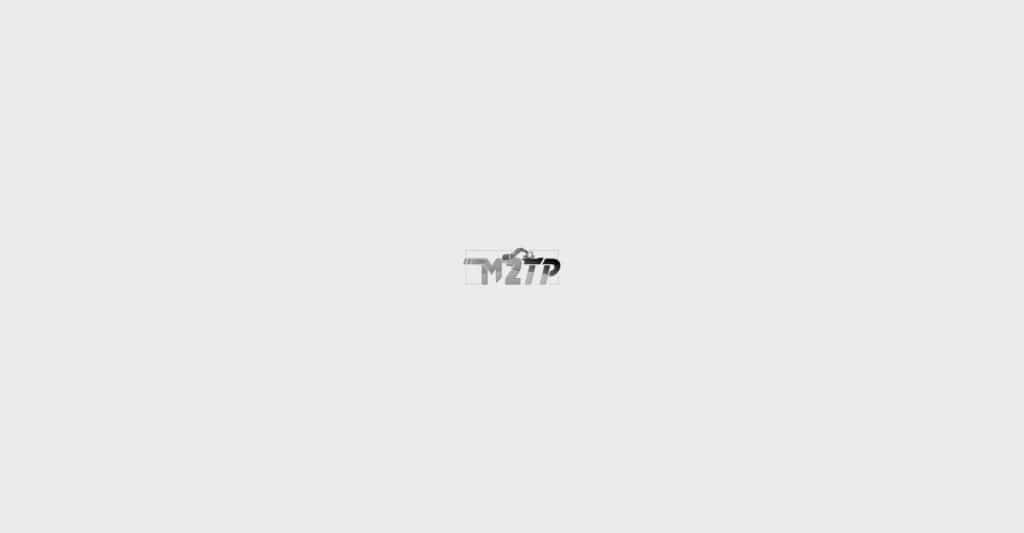 Logo M2TP avec symbole d'excavatrice intégré au M majuscule. Texte noir et gris sur fond clair.