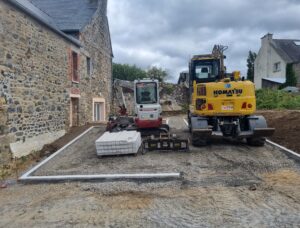Création de Cour en Enrobé et Pose de Pavés : L’Expertise de M2TP à Plédran