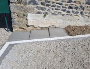 Création de Cour en Enrobé et Pose de Pavés : L’Expertise de M2TP à Plédran