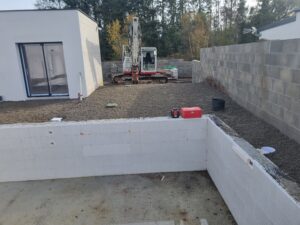 Remblayage et finition autour de la piscine